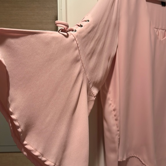 Karen Kane soft pink top Size 1X. Peplum sleeve with lace, flows beautifully. - Picture 3 of 3